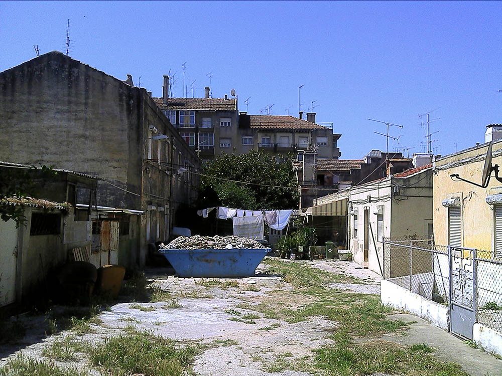 Antes: edifício degradado