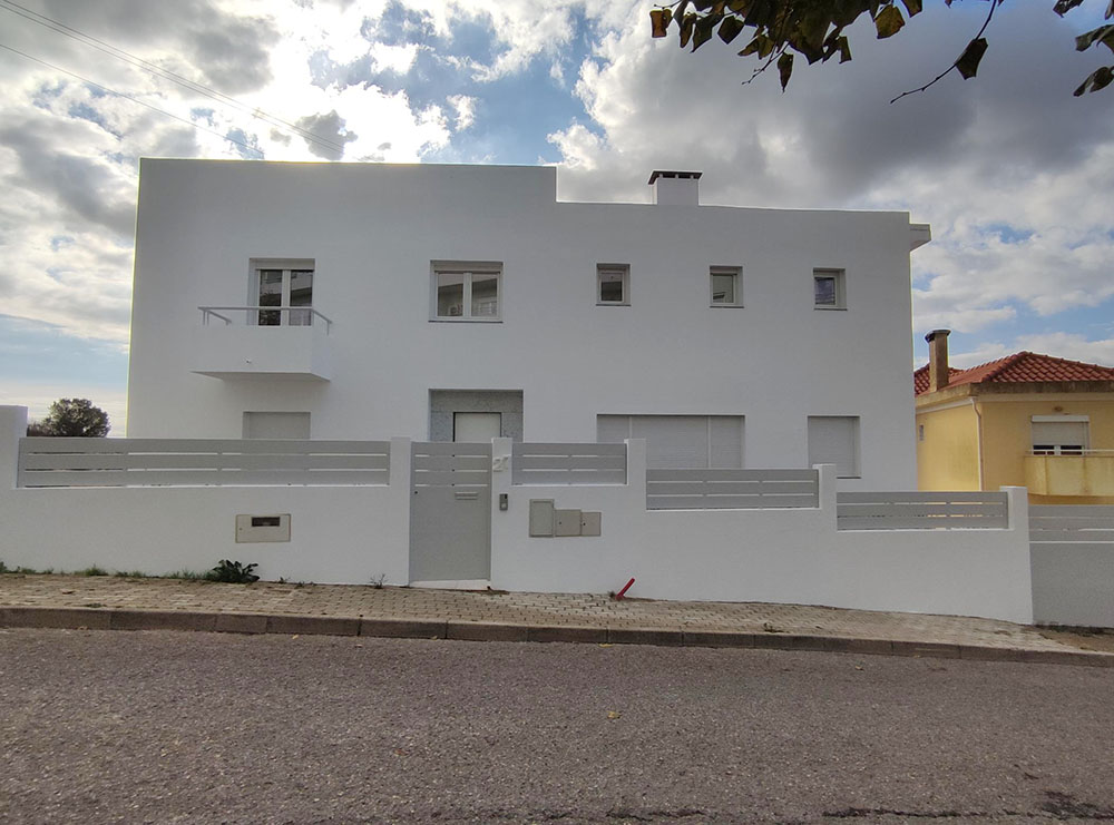 Fachada frontal — Moradia Porto Salvo